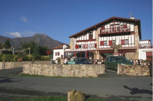 Hotel Pikassaria Sare Bagian luar foto