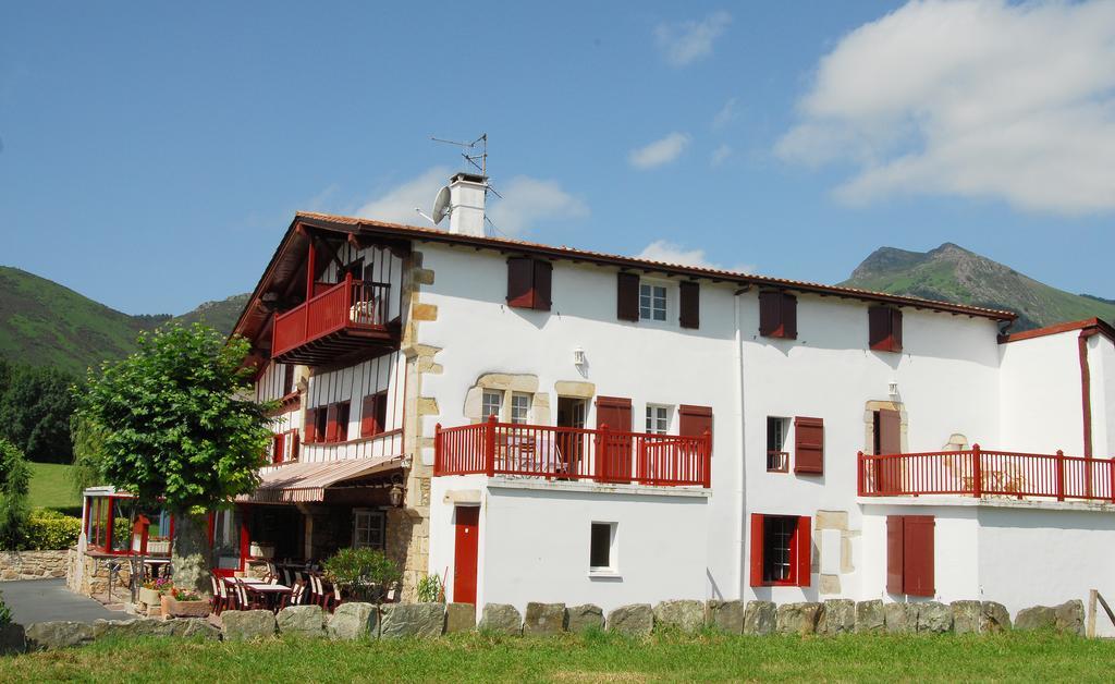 Hotel Pikassaria Sare Bagian luar foto