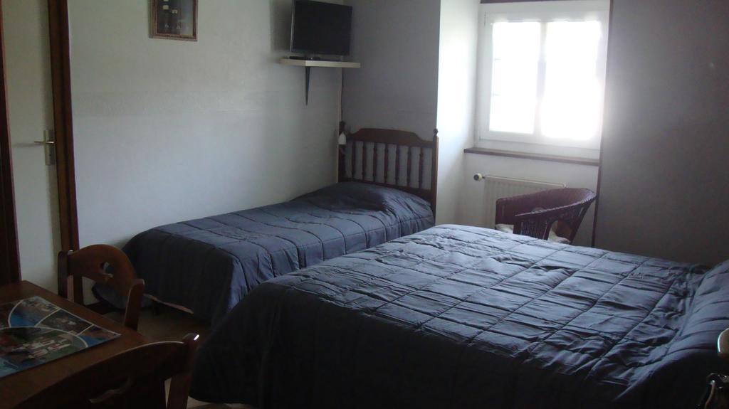 Hotel Pikassaria Sare Bagian luar foto
